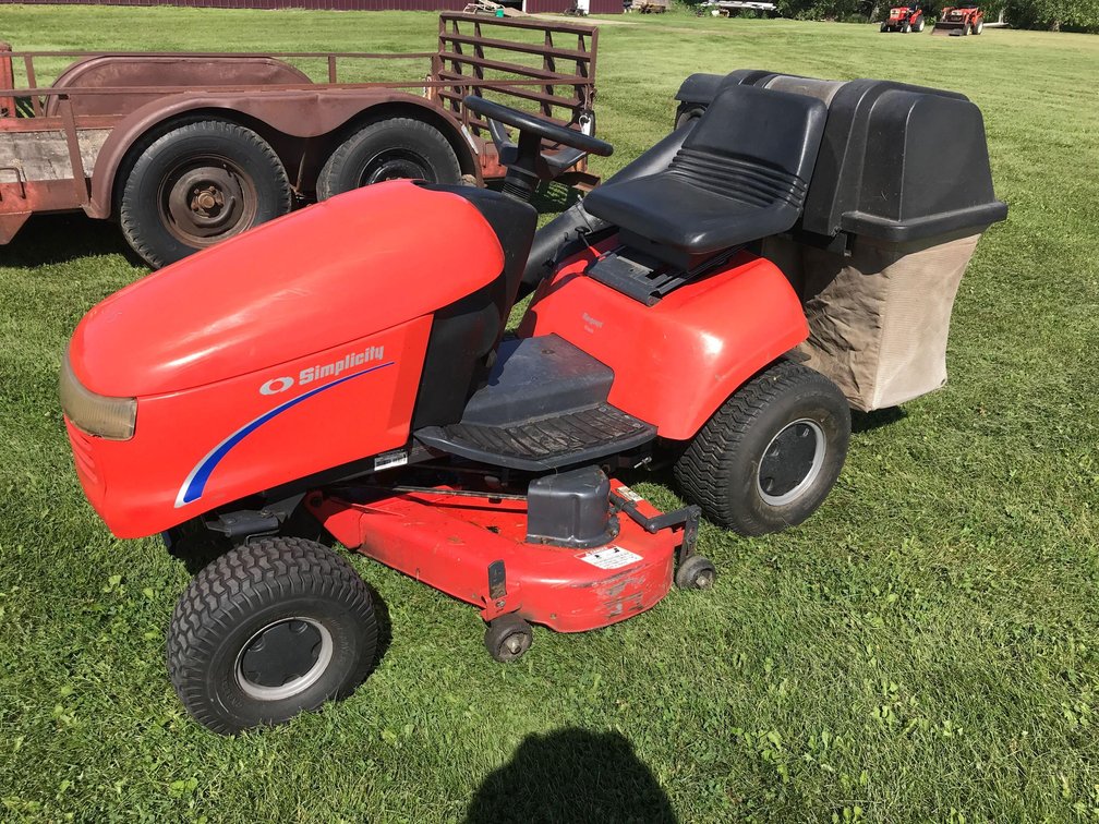 SIMPLICITY REGENT 16HP HYDRO 44” WITH BAGGER 
