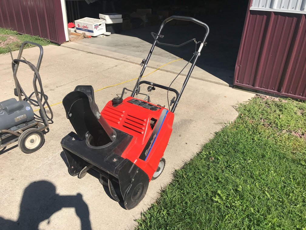 SIMPLICITY 5/51 SNOW THROWER 2 STROKE NEEDS CARB WORK