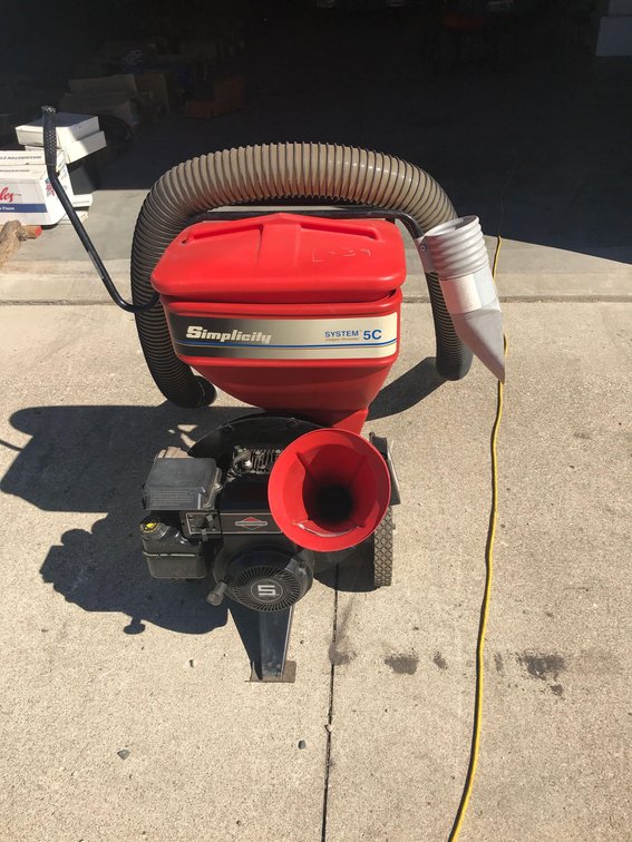 SIMPLICITY SYSTEM  5C CHIPPER/SHREDDER/VAC 5 HP BRIGGS & STRATTON NEW WAS ONLY DEMOED A FEW TIMES 