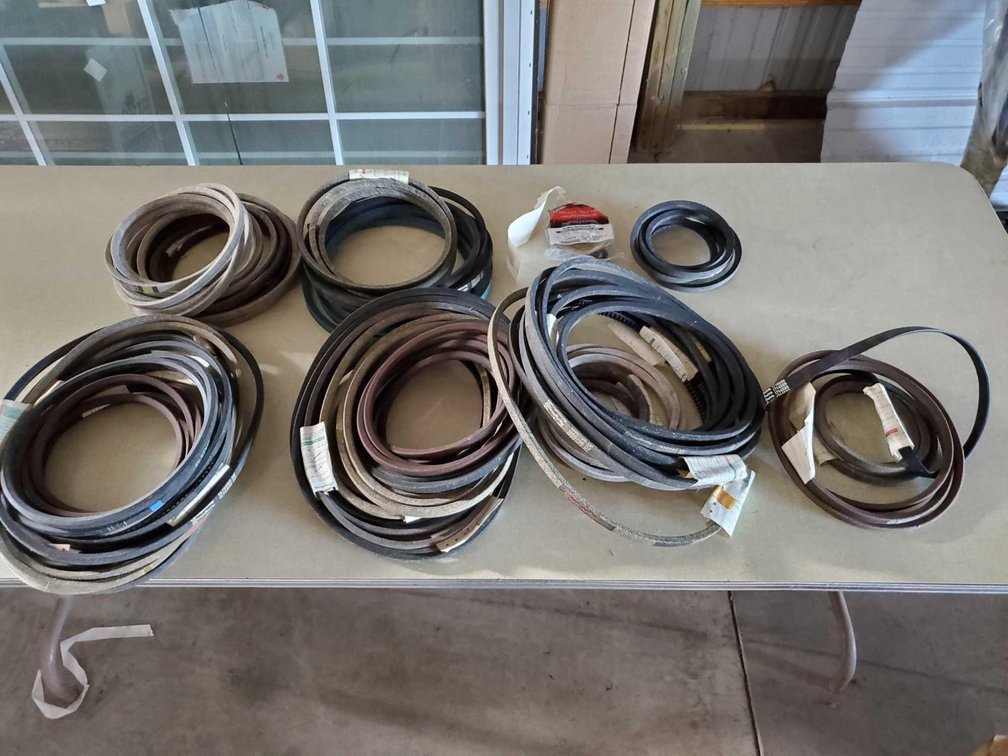 ASSORTMENT OF SIMPLICITY BELTS