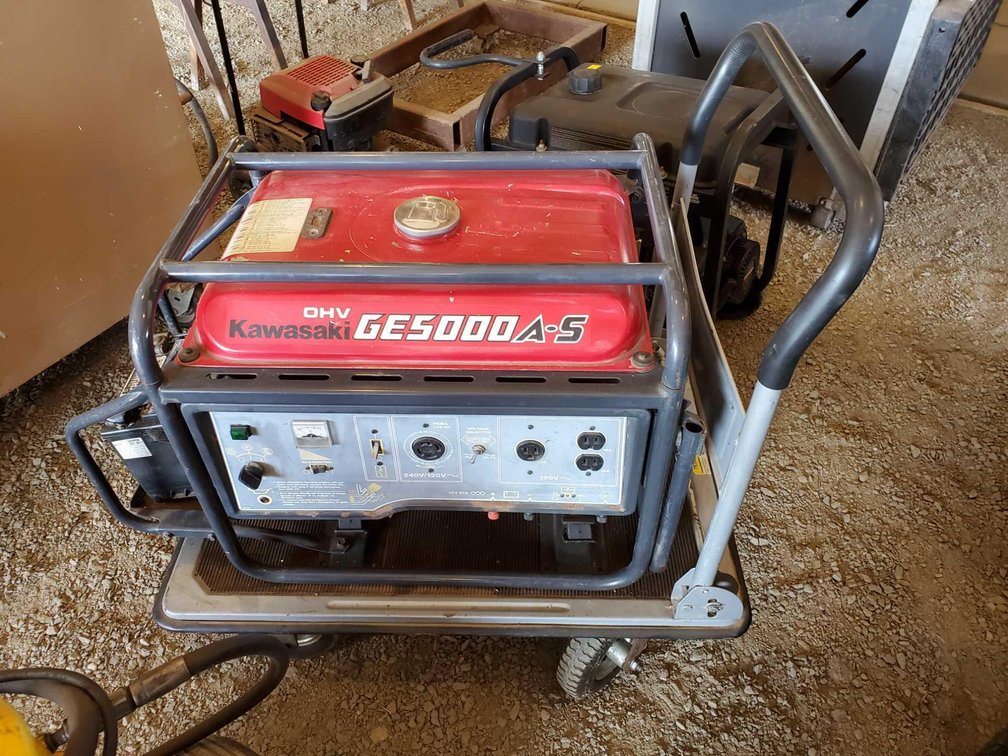 KAWASAKI GE5000 A-5 GENERATOR W/ROLLING CART, ELECTRIC START (TESTED AND WORKS)