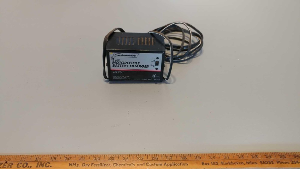 SCHUMACHER  1 AMP MOTORCYCLE BATTERY CHARGER, 6/12 VOLT
