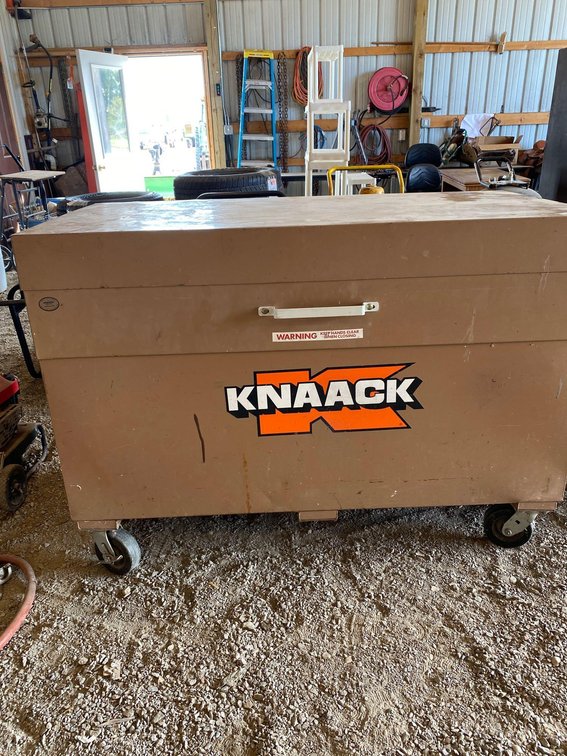 KNAACK JOB BOX W/CASTER WHEELS (60"W X 44"H X 30"D)