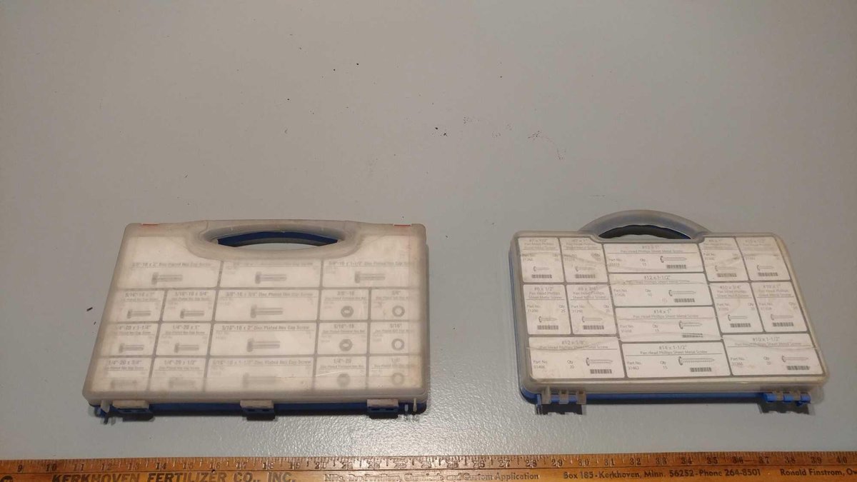 PAN HEAD PHILLIPS SHEET METAL SCREWS IN CASE, CAP SCREWS IN CASE