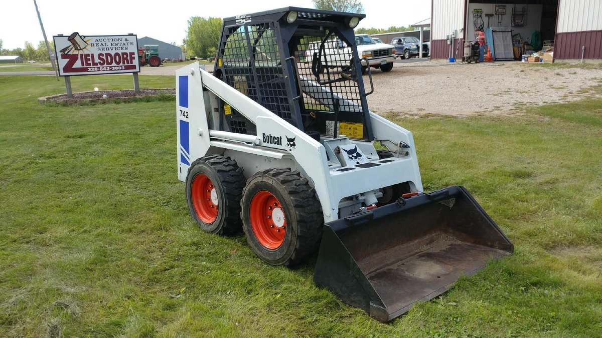 BOBCAT 742 FORD GAS ENGINE, 4 CYL, QUICK TACH, 3348 HRS, AUX HYD, SN# 5018-M-21750