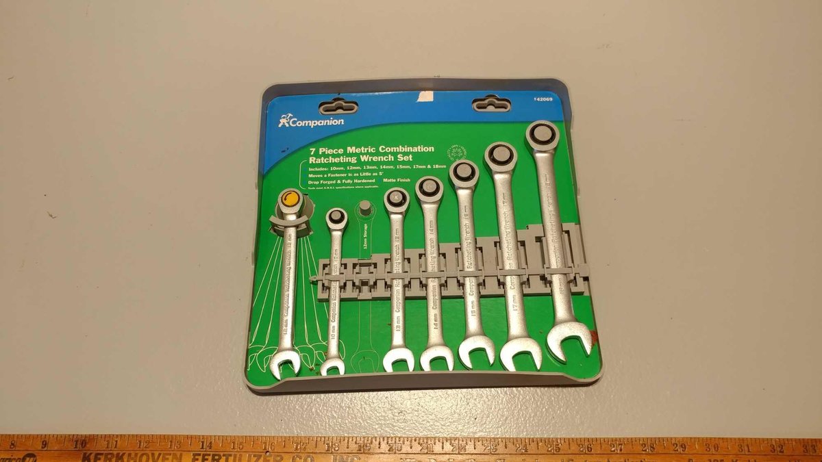 7 PIECE S.A.E. COMBINATION RATCHETING WRENCH SET ,METRIC,NEW, COMPLETE
