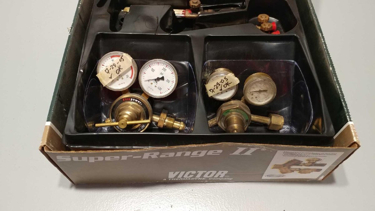 VICTOR SUPER-RANGE II OXY-ACETYLENE TORCH SET,SOME OK ,SOME NEED REBUILT ,PLUS  REGULATORS