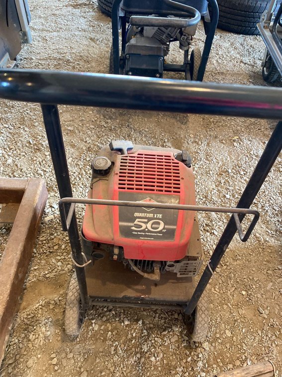 BRIGGS & STRATTON 2500 QUANTUM GENERATOR, 5 HP ENGINE