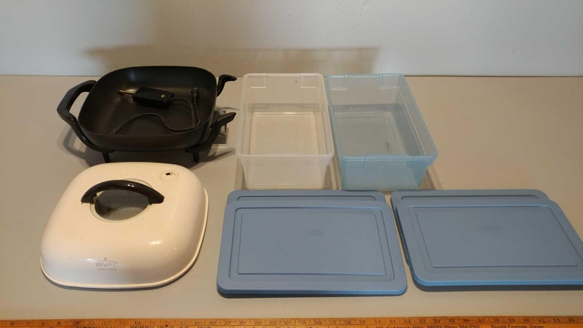 RIVAL ELECTRIC SKILLET & RUBBERMAID STORAGE CONTAINERS