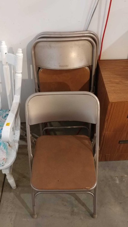 (4) FOLDING CHAIRS