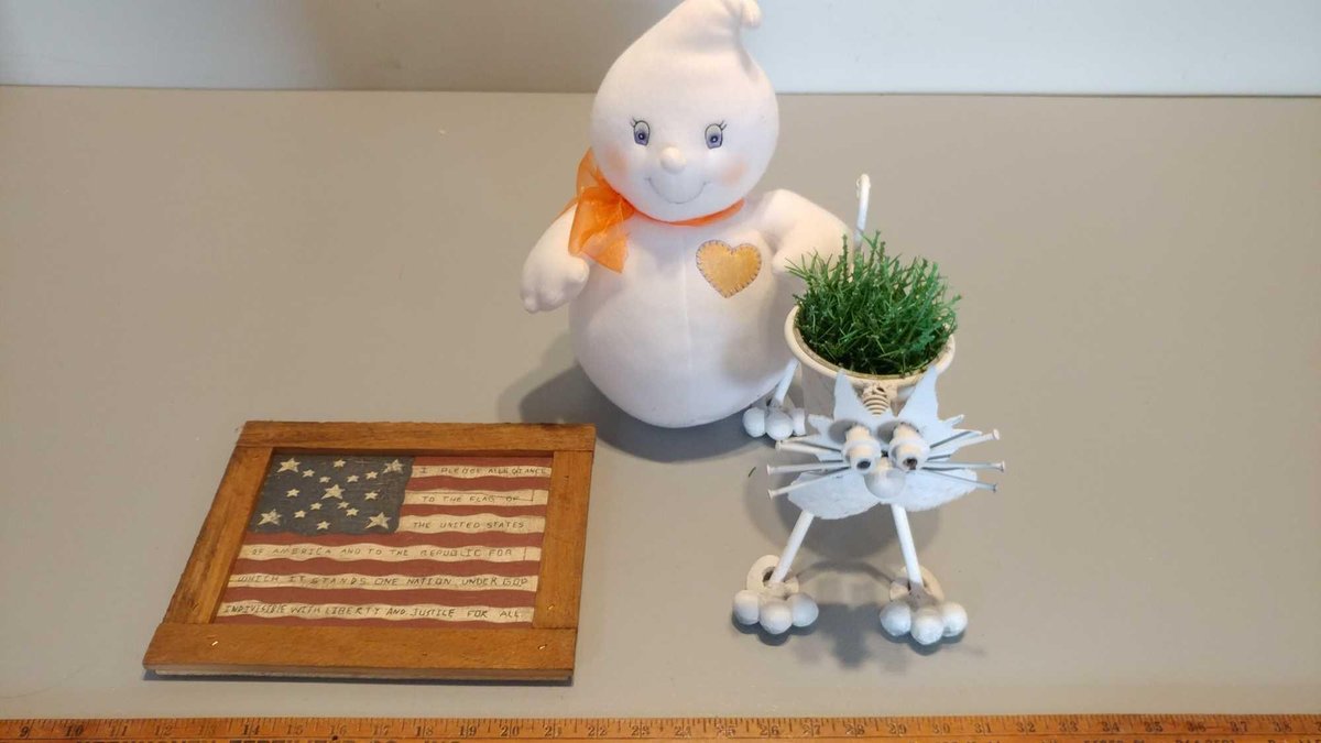 METAL SCARED CAT POT HOLDER, HALLOWEEN GHOST, & AMERICAN FLAG HANGING
