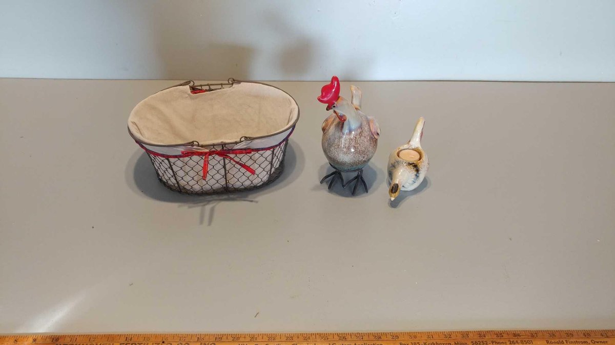DECORATIVE ROOSTER & HEN FIGURINES, & LINED WIRED DECORATIVE BASKET
