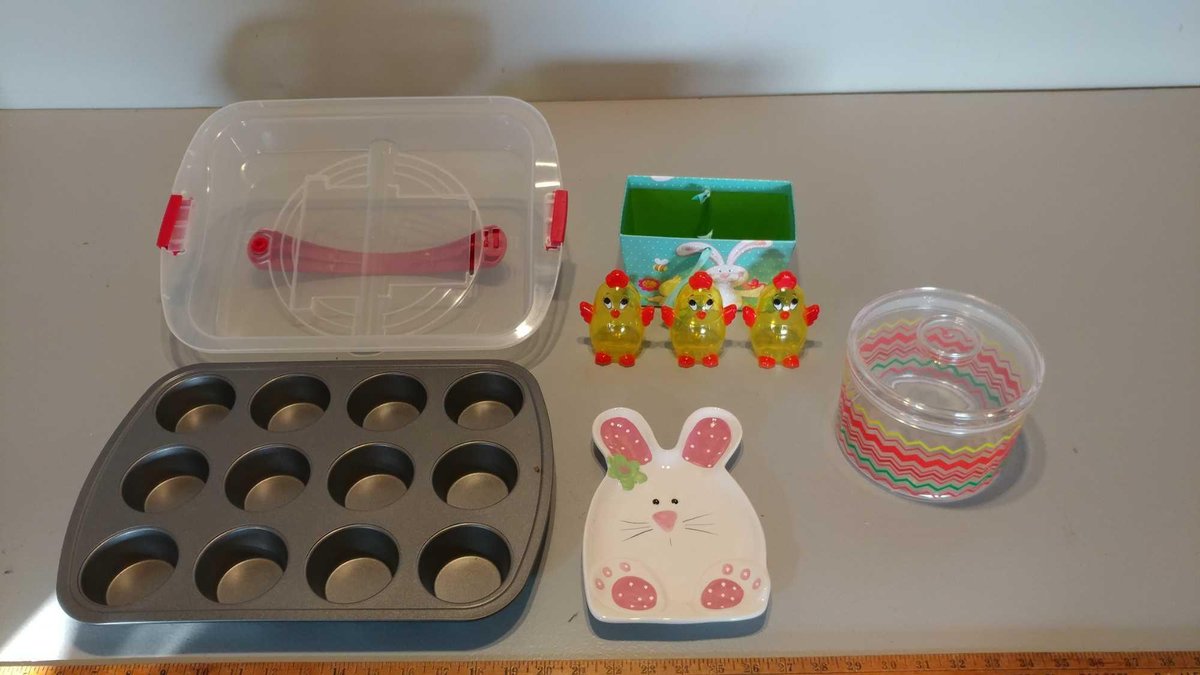 CUPCAKE PAN WITH COVER & EASTER PLATE, CONTAINER, & DECORATIONS