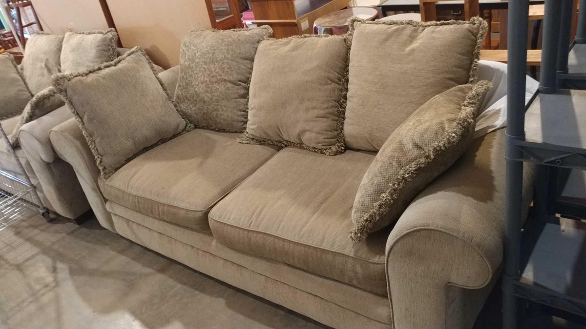 FABRIC COUCH W/THROW PILLOWS