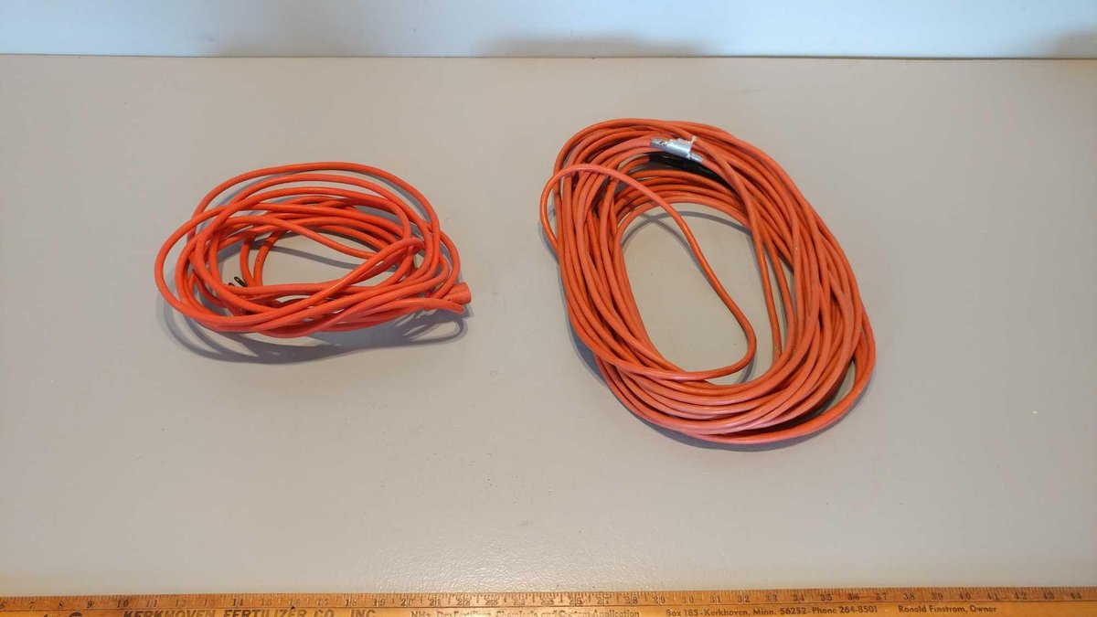 (2) ORANGE EXTENSION CORDS