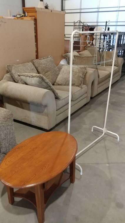 WOODEN END TABLE (35W X 19H X 23D) AND CLOTHES HANGING RACK