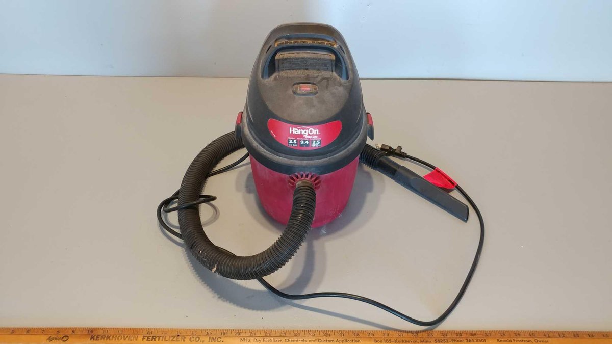 HANG ON SHOP VAC