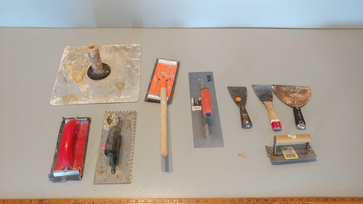 ASSORTMENT OF MASONRY TOOLS