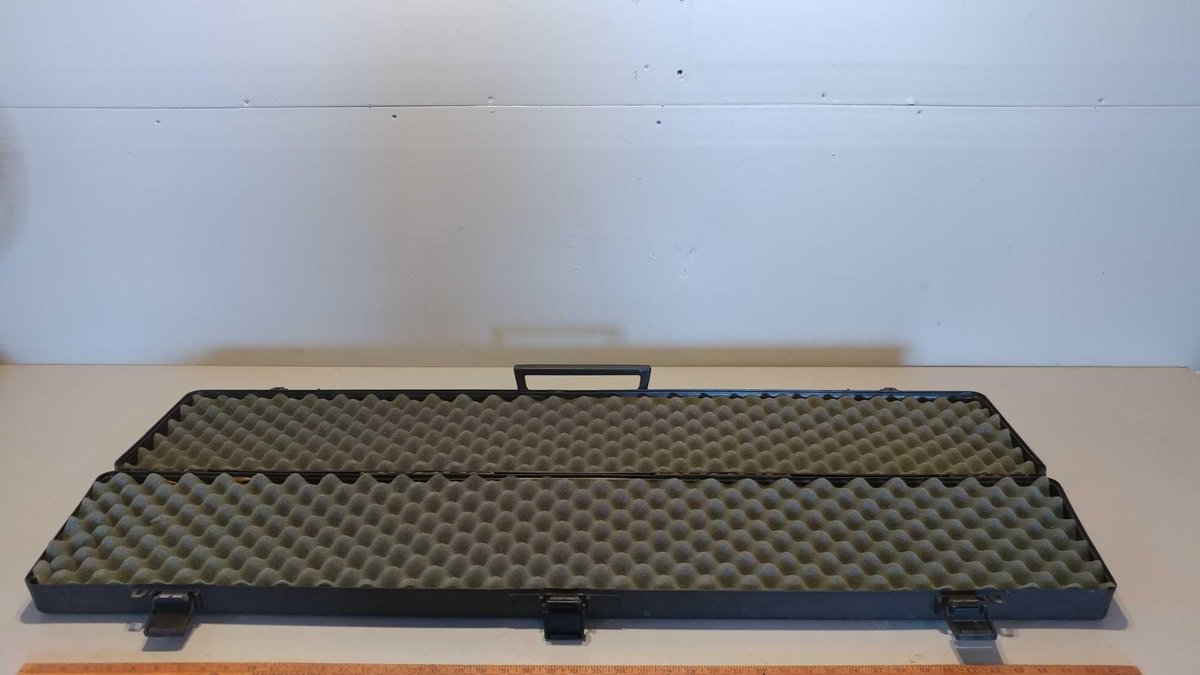 (I-4) WOODSTREAM HARD SIDE GUN CASE, (ITEM  AT ZIELSDORF AUCTIONS)