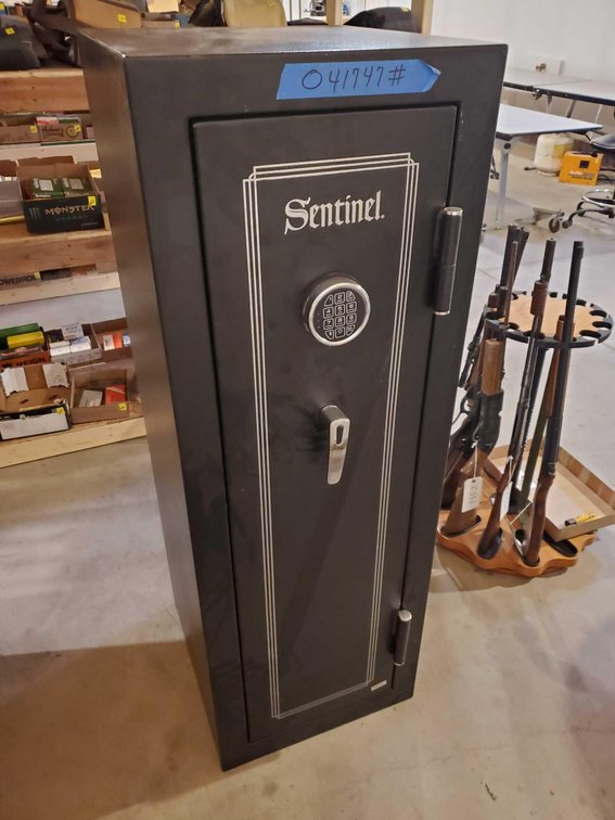 (I-596) SENTINEL FIRE PROOF GUN SAFE, KEYLESS ENTRY (LOCATED AT ZIELSDORF AUCTIONS)