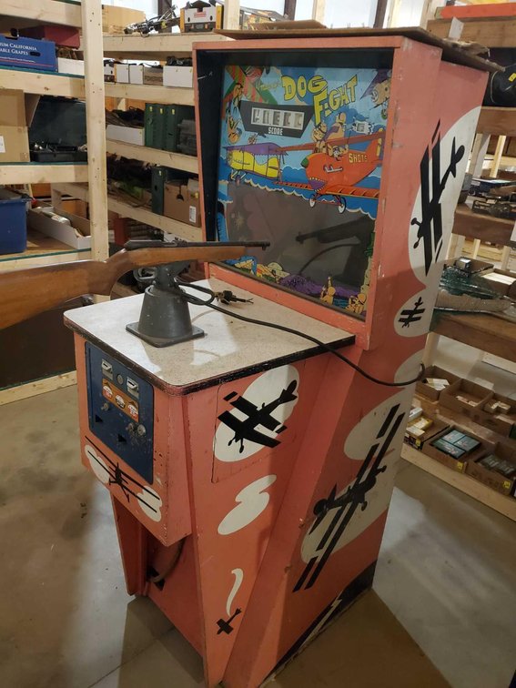 (I-595) MIDWAY'S 'DOG FIGHT' VINTAGE ARCADE GAME (SELLER STATES THAT IS IN WORKING CONDITION) (LOCAT