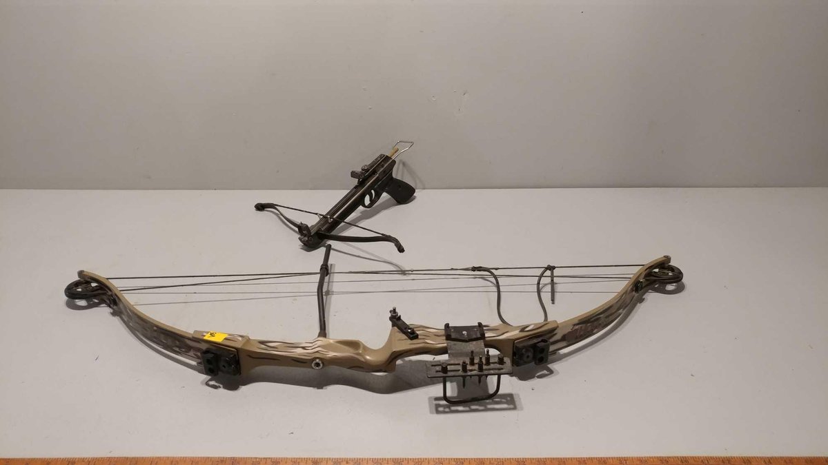 (I-569) HOYT COMPOUND BOW AND CROSSBOW PISTOL (LOCATED AT ZIELSDORF AUCTIONS)