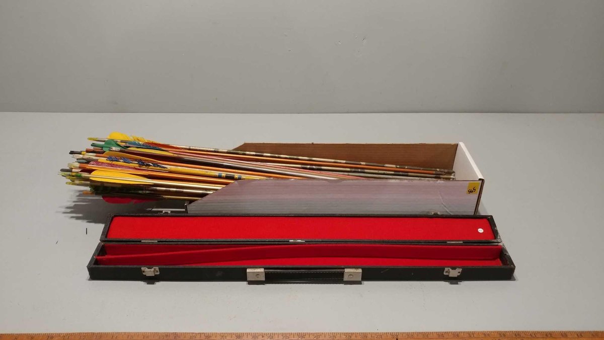 (I-565) ASSORTMENT OF ARROWS (LOCATED AT ZIELSDORF AUCTIONS)