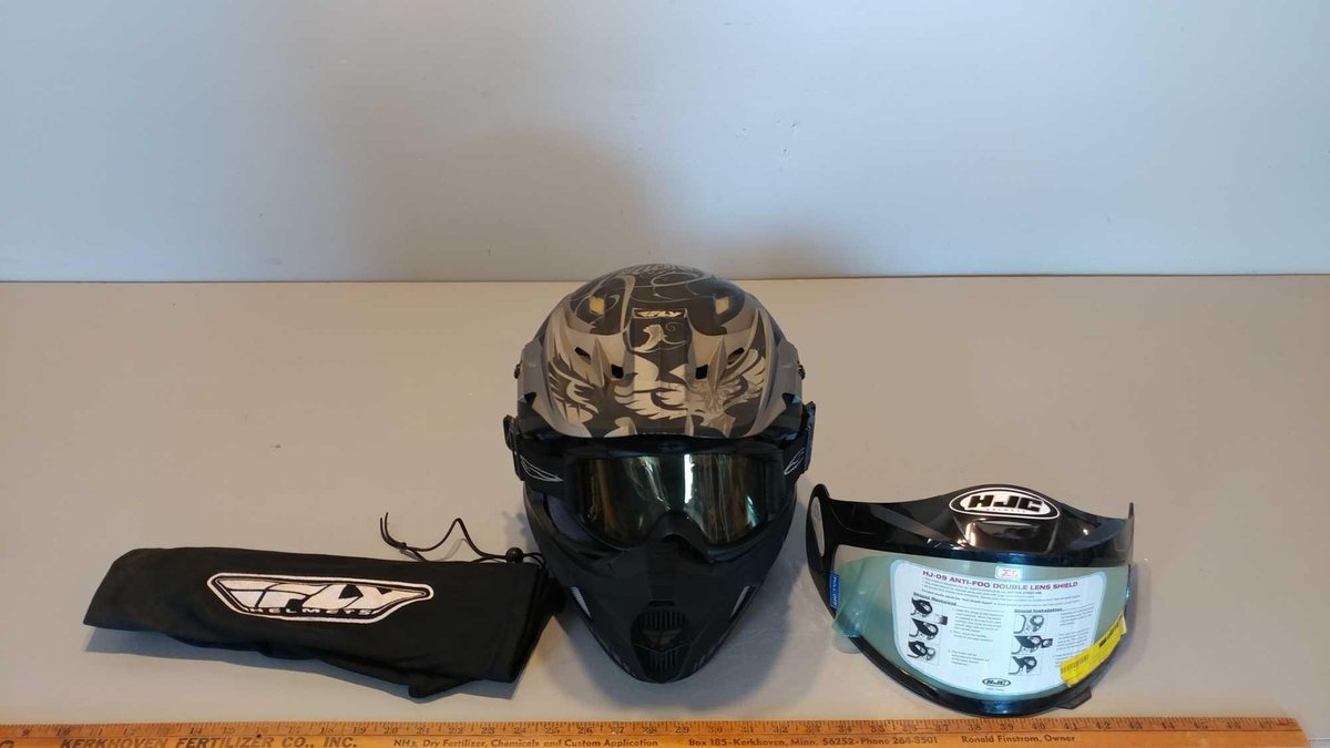 (I-4) FLY RACING HELMET LARGE (ITEM AT ZIELSDORF AUCTIONS)