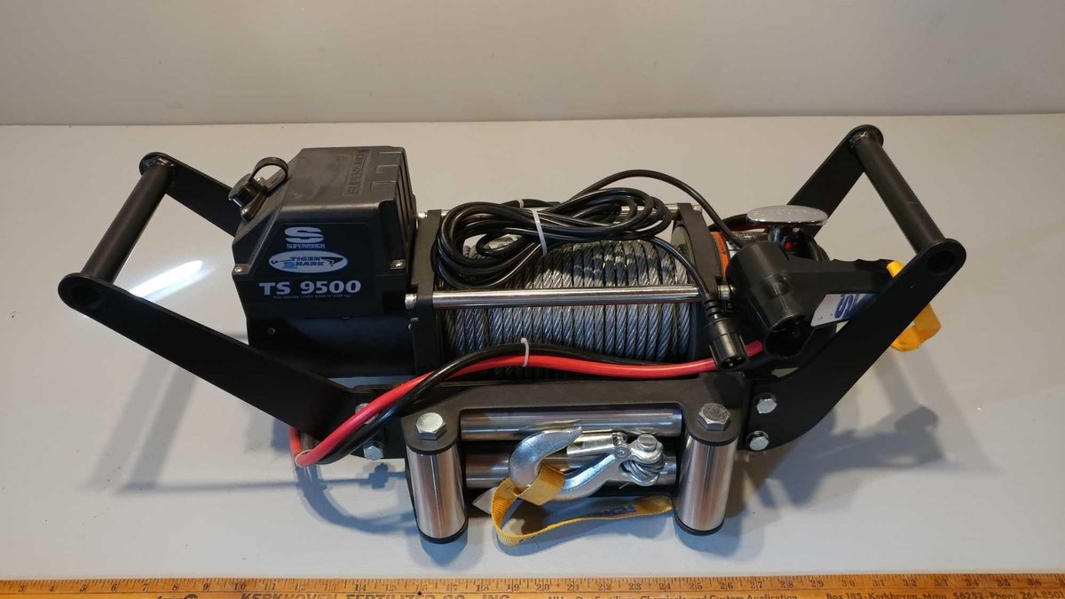 (I-423) SUPERWINCH TIGER SHARK TS 9500, 9500LB, WITH REMOTE (ITEM AT ZIELSDORF AUCTIONS)