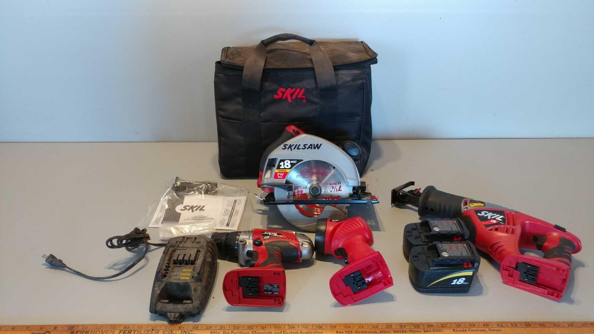 SKIL TOOL SET CORDLESS 18 VOLT W/ BAG (TESTED AND WORKS) (ITEM AT ZIELSDORF AUCTIONS)