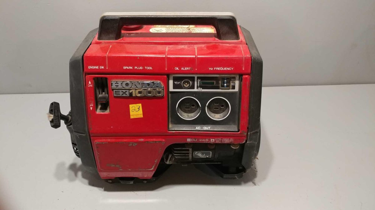 HONDA 1000 WATT 4 STROKE GENERATOR NEW RINGS AND PISTONS ABOUT 30 HRS AGO, USES NO OIL, STARTS AND R