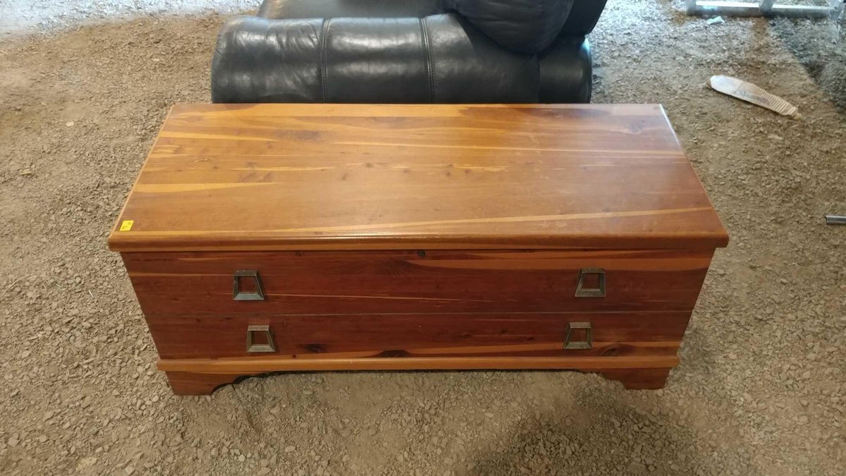 CEDAR STORAGE CHEST (45"W X 19"H X 19"D)