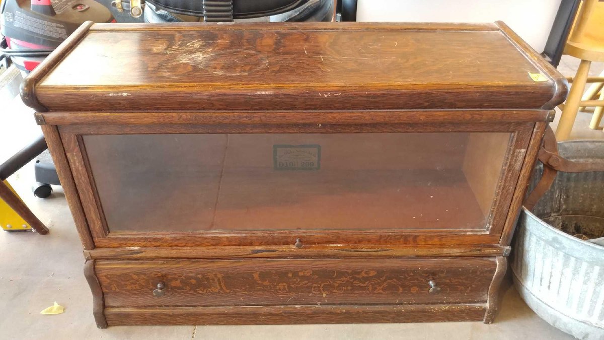 VINTAGE DISPLAY CABINET (34W" X 22"H X 12"D)