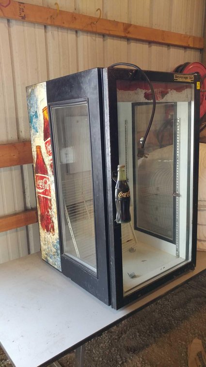 BEVERAGE-AIR COOLER (20"W X 25"H X 25"D)
