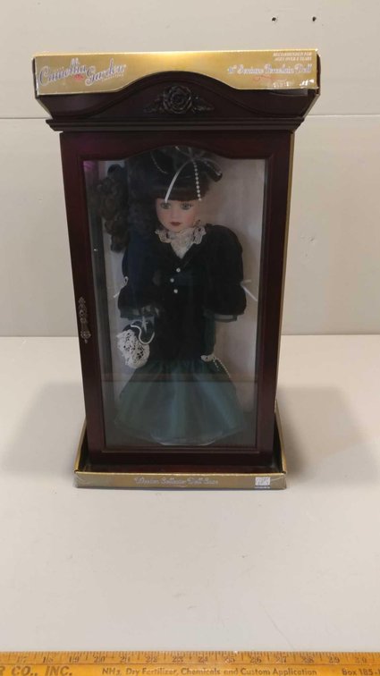 1999 CAMELLIA GARDEN COLLECTION 16" GENUINE PORCELAIN DOLL W/DOLL STAND & WOODEN COLLECTOR DOLL CASE