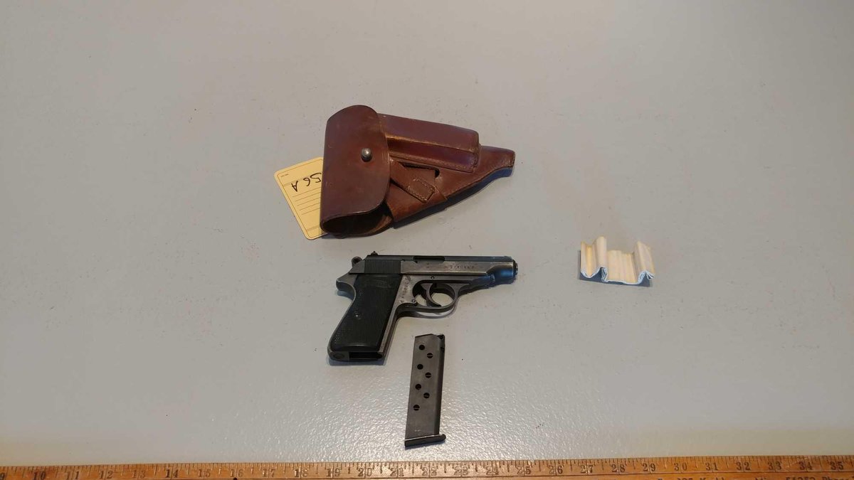 WALTHER MODEL PP 7.65 MM SEMI-AUTO PISTOL, 2 MAGS W/HOLSTER, SN# 274044P (BROUGHT BACK FROM WWII WIT