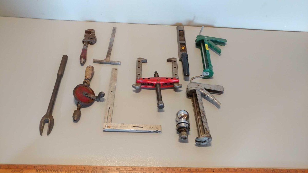 CAULKING GUNS, 2-AR, PULLEY PULLER, HAND DRILL, FILE, TIE ROD PULLER, HOMEMADE HAMMER, PIPE WRENCH, 