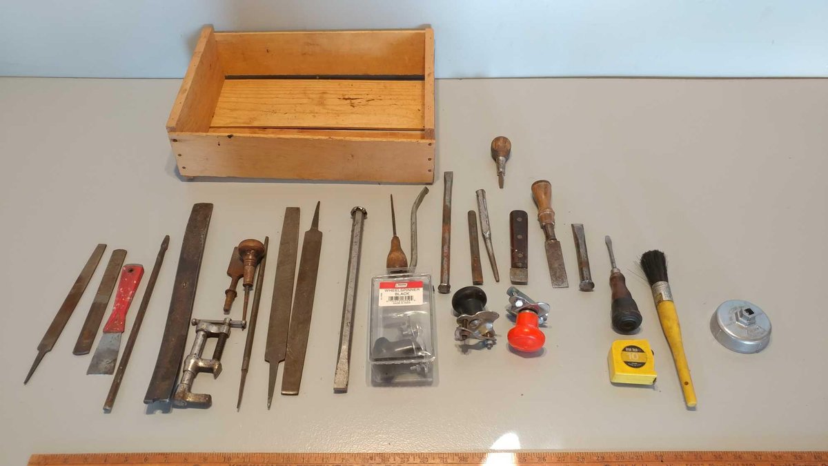 CAULKING GUNS, 2-AR, PULLEY PULLER, HAND DRILL, FILE, TIE ROD PULLER, HOMEMADE HAMMER, PIPE WRENCH, 