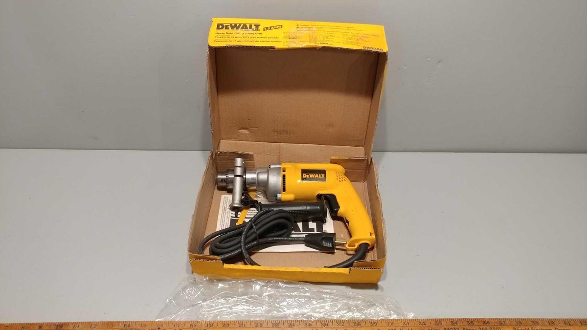 (I-59) DEWALT HEAVY DUTY 1/2" DRILL 7.8 AMPS