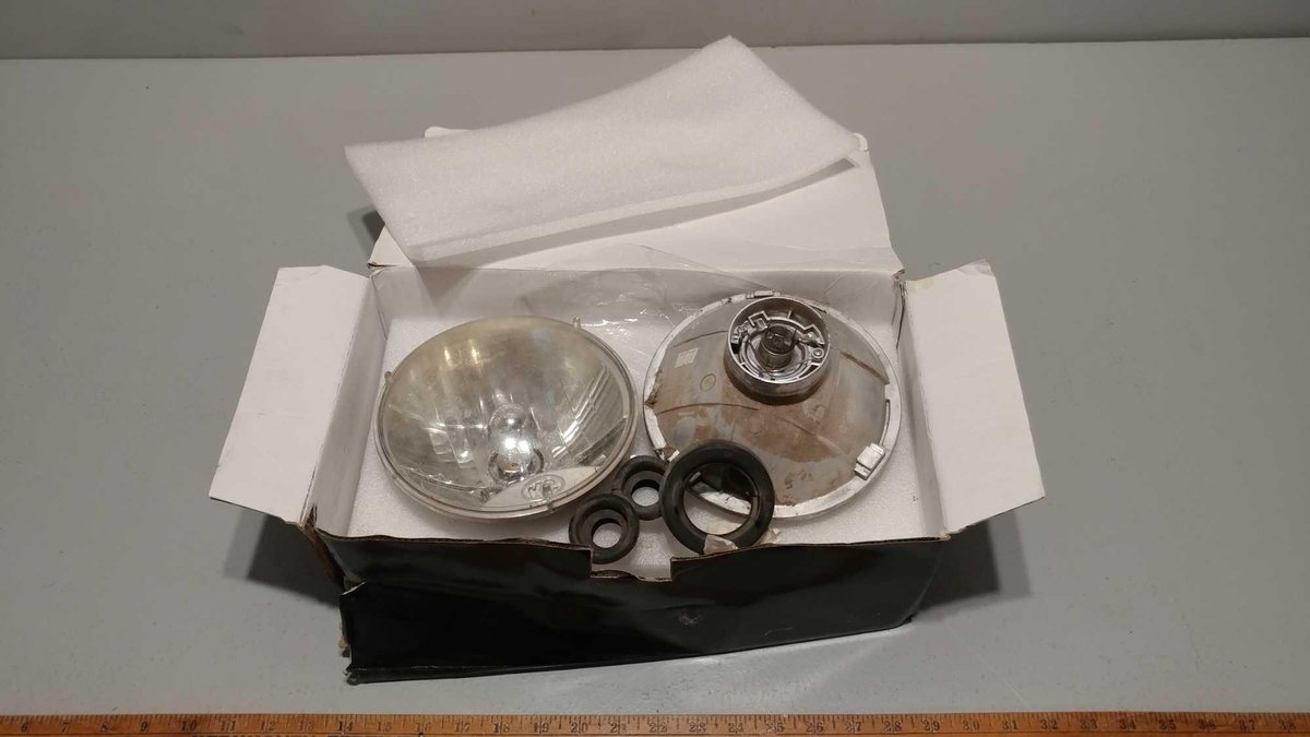 (I-61) (2) KC SPOT LIGHTS