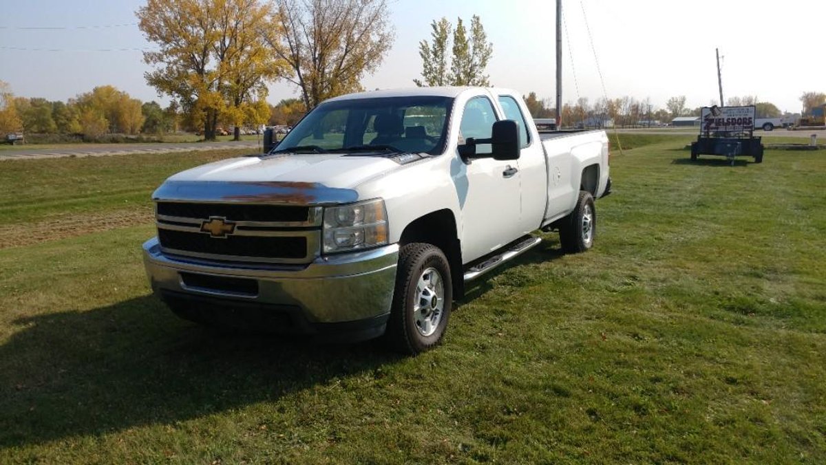 (I-43) (TITLE) 2011 CHEVY 2500 EXTENDED CAB, 4 X 4, LONG BOX, 181,265 MILES, AM/FM, VIN#1GB2KVG8BZ20