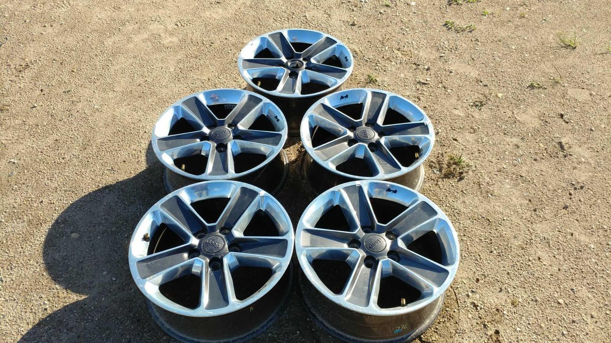 (I-33) (5) 18" CHROME RIMS (FITS JEEP '07 AND UP)