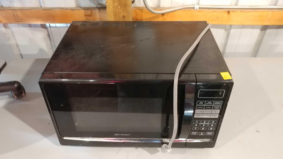 (I-66) 1500 WATT EMERSON MICROWAVE