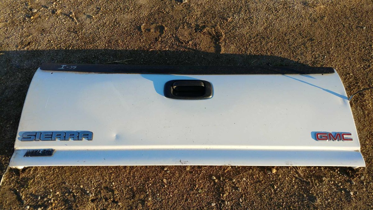 (I-35) GMC SIERRA TAIL GATE