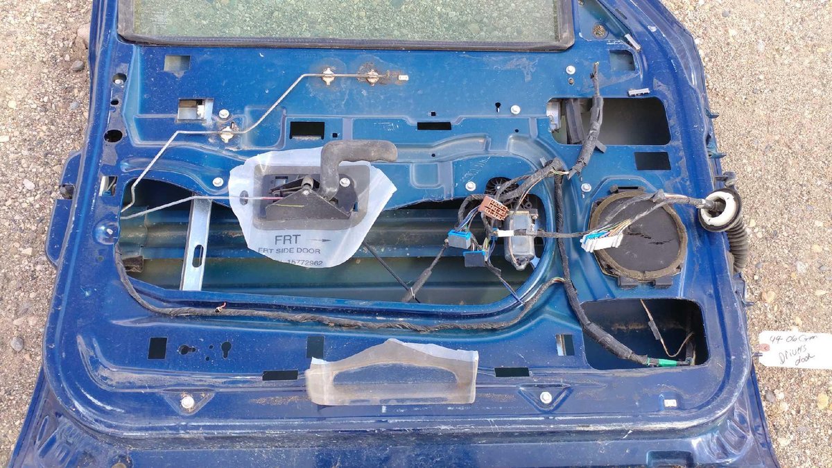 (I-74) GM DRIVERS SIDE DOOR (FITS '99-'06)
