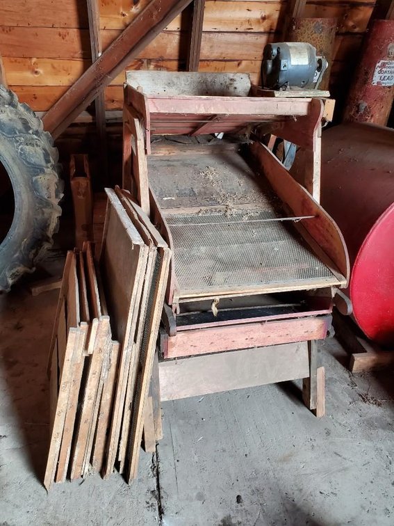 VINTAGE FANNING MILL W/SCREENS W/ ELECTRIC MOTOR
