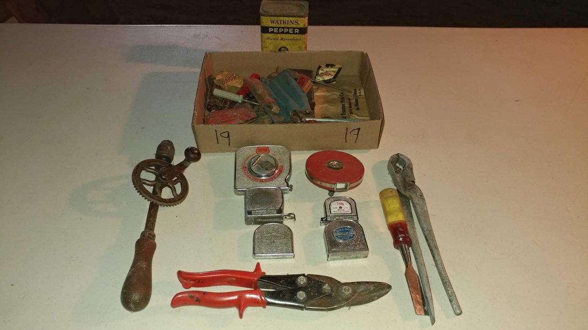 ASSORTMENT OF TAPE MEASURES, TIN SNIPS, SMALL SCREWDRIVERS, AND MISC