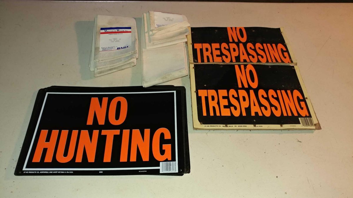 ASSORTMENT OF 'NO TRESPASSING'/'NO HUNTING'/'PRIVATE PROPERTY' SIGNS, AND MISC FABRIC