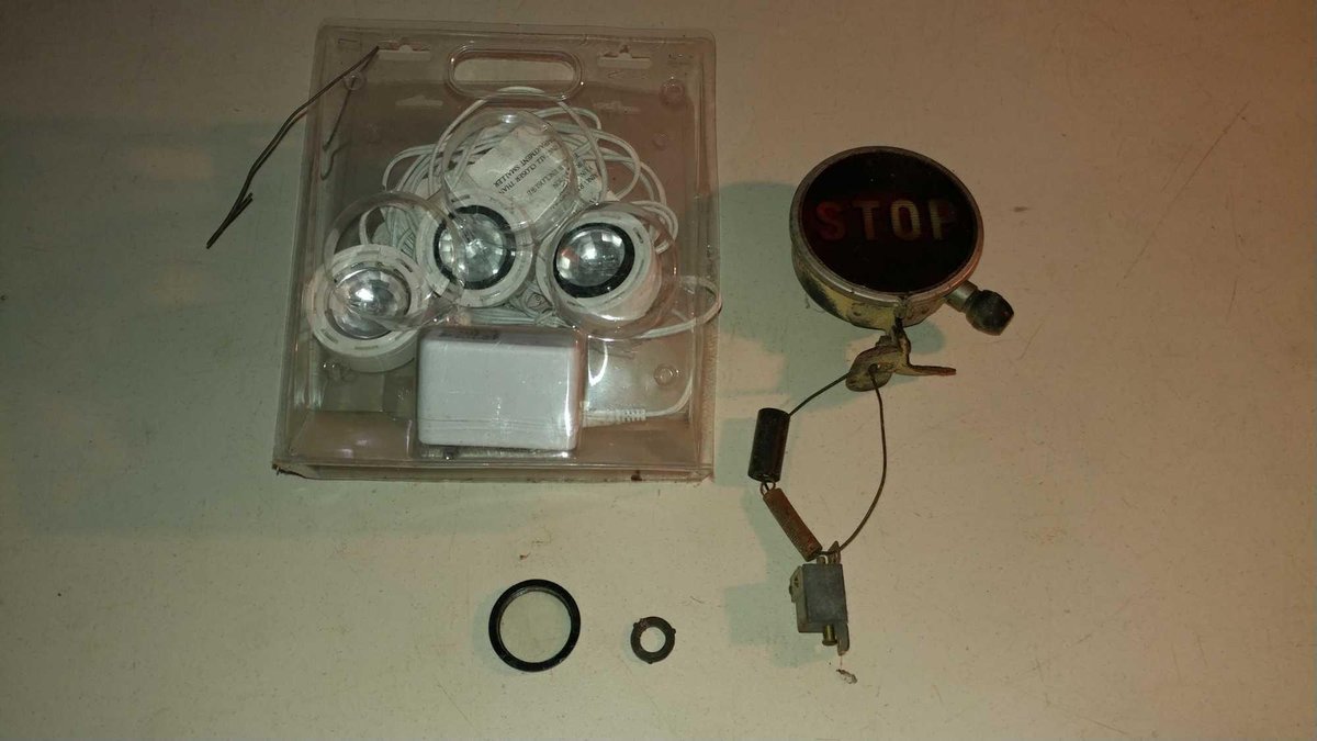 PORTABLE LIGHTS AND VINTAGE STOP LIGHT