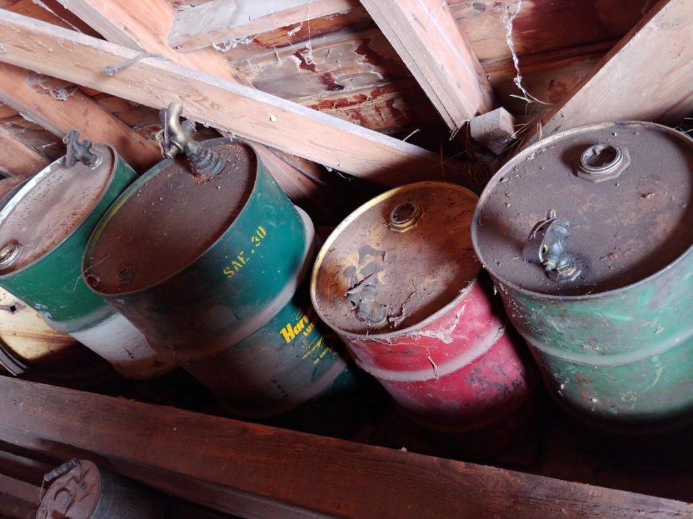 MISC OIL BARRELS W/BRASS VALVES, SOME HAVE OIL IN THEM